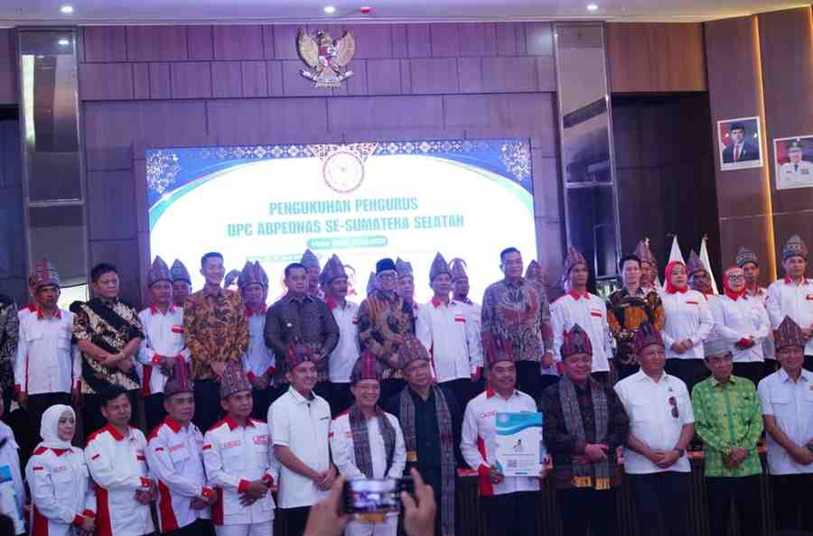 Bupati Musi Banyuasin (Muba), HM Toha Tohet, SH beserta Bupati dan Walikota se-Sumsel menghadiri langsung kegiatan optimalisasi Jaksa Garda Desa (Jaga Desa) dalam Mendukung Program Prioritas Nasional, sekaligus pengukuhan pengurus DPC Asosiasi Badan Permusyawaratan Desa Nasional (Abpednas) se-Sumatera Selatan masa bakti 2026–2031 di Inderalaya, Sabtu (27/6/2026). Foto: Kominfo Muba.