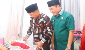 Wakil Bupati Musi Banyuasin (Muba) Kyai Abdur Rohman Husen menghadiri tabligh akbar dalam rangka peringatan menyambut Tahun Baru Islam 1 Muharram 1448 Hijriah yang digelar di halaman Masjid An-Nur RT 12 RW 01, Kelurahan Bayung Lencir, Kecamatan Bayung Lencir, Jumat (5/6/2026). Foto: Kominfo Muba.