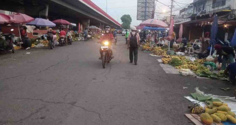 Suasana kawasan 7 Ulu, bawah Jembatan Ampera, Palembang. Foto: IST