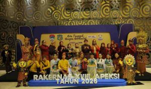 Pemerintah Kota Palembang turut ambil bagian dalam kemeriahan tersebut. Kontingen Palembang dipimpin langsung oleh Sekds Kota Palembang didampingi Ketua TP PKK Kota Palembang, ketua DWP Kora Palembang, jajaran kepala OPD, camat, serta peserta yang mengenakan busana adat khas Palembang. Foto: Kominfo Palembang.