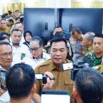 Bupati Muba, HM Toha saat diwawancarai wartawan, Senin (6/7/2026). Foto: Kominfo Muba.