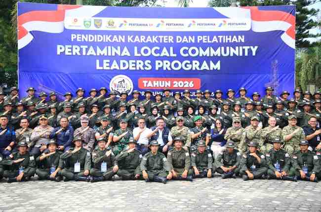 Gubernur Sumatera Selatan (Sumsel) Dr. H. Herman Deru mengapresiasi komitmen PT Pertamina EP Asset 2 dalam membangun kualitas sumber daya manusia (SDM) melalui penyelenggaraan Pertamina Local Community Leaders Program (PLCLP) 2026 Zona 4 yang dibuka di Markas Batalyon Zeni Tempur 2/Samara Grawira, Kota Prabumulih, Kamis (2/7/2026). Foto: Humas Pemprov Sumsel.