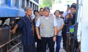 deru (8) Gubernur Sumatera Selatan (Sumsel) Dr. H. Herman Deru bergerak cepat merespons antrean panjang Biosolar dengan turun langsung meninjau enam Stasiun Pengisian Bahan Bakar Umum (SPBU) penyalur Biosolar di Palembang, Banyuasin, dan Ogan Ilir, Selasa (14/7/2026). Foto: Humas Pemprov Sumsel.