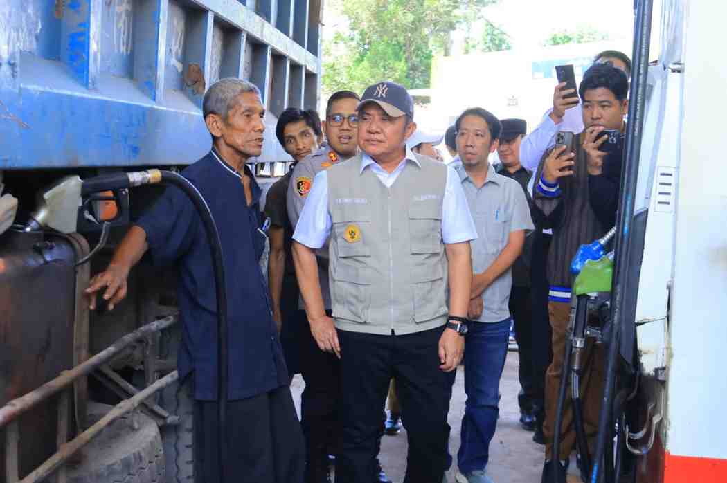 Gubernur Sumatera Selatan (Sumsel) Dr. H. Herman Deru bergerak cepat merespons antrean panjang Biosolar dengan turun langsung meninjau enam Stasiun Pengisian Bahan Bakar Umum (SPBU) penyalur Biosolar di Palembang, Banyuasin, dan Ogan Ilir, Selasa (14/7/2026). Foto: Humas Pemprov Sumsel.