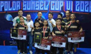 Walikota Palembang, Ratu Dewa bersama para jura ausia dini Kejuraaan Kapolda Sumsel Cup 2026, Jumat (10/7/2026) malam. Foto: Kominfo Palembang.