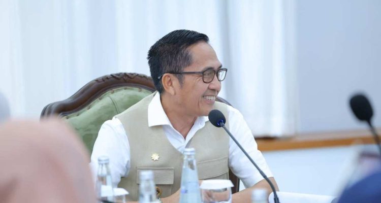 Wali Kota Palembang, Drs. H. Ratu Dewa, MSi menggelar rapat evaluasi paripurna bersama seluruh pimpinan Organisasi Perangkat Daerah (OPD), pejabat administrator, hingga pejabat pengawas di lingkungan Pemerintah Kota (Pemkot) Palembang. Rabu (22/7/2026). Foto: Kominfo Palembang.