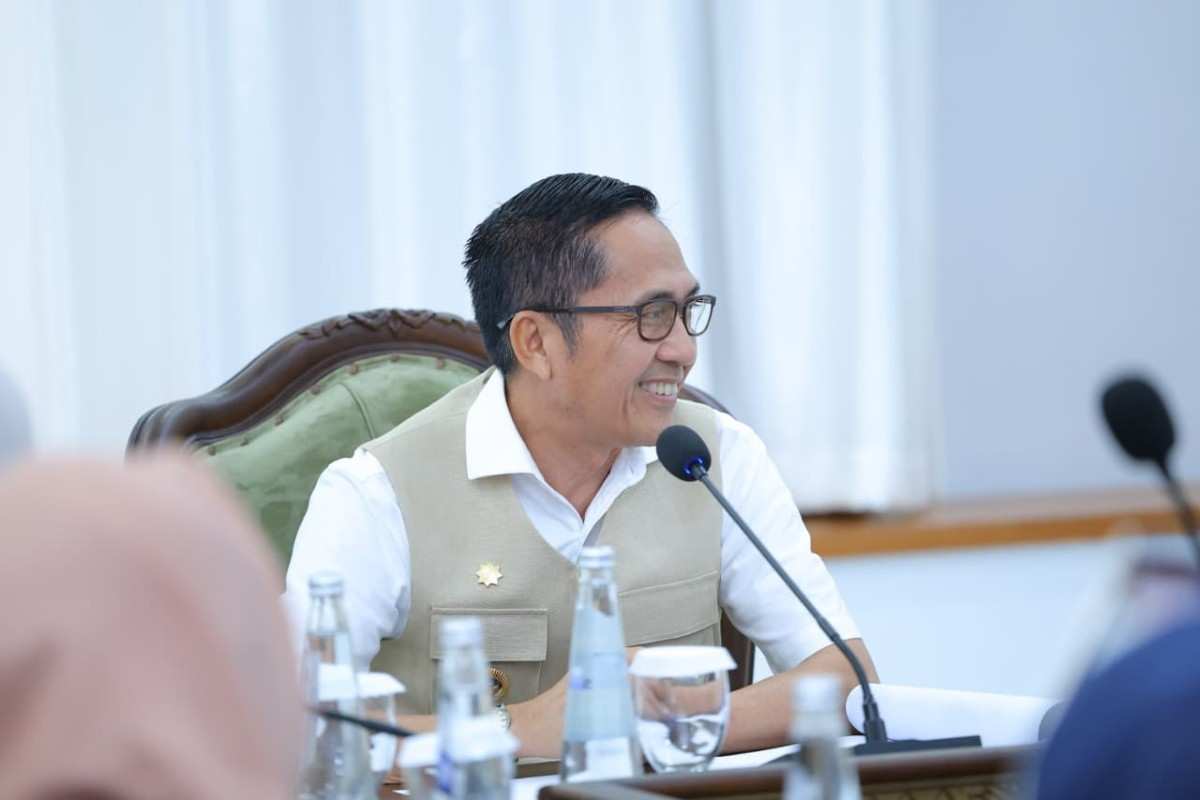 Wali Kota Palembang, Drs. H. Ratu Dewa, MSi menggelar rapat evaluasi paripurna bersama seluruh pimpinan Organisasi Perangkat Daerah (OPD), pejabat administrator, hingga pejabat pengawas di lingkungan Pemerintah Kota (Pemkot) Palembang. Rabu (22/7/2026). Foto: Kominfo Palembang.