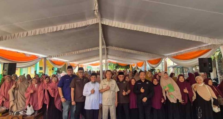 Anggota DPRD Sumsel Dapil I Palembang saat kegiatan reses berlangsung di SIT Salsabilah, Kecamatan Plaju. Foto: Humas DPRD Sumsel.