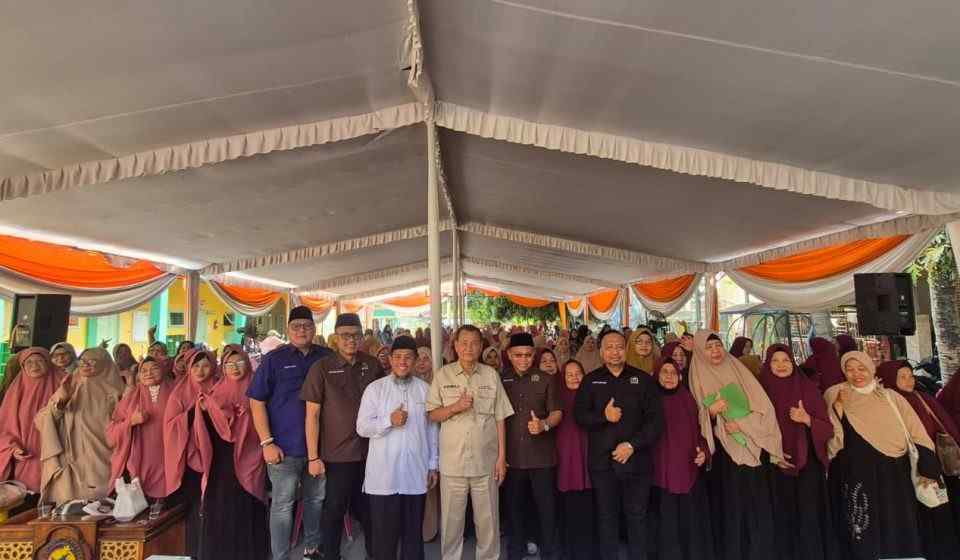 Anggota DPRD Sumsel Dapil I Palembang saat kegiatan reses berlangsung di SIT Salsabilah, Kecamatan Plaju. Foto: Humas DPRD Sumsel.