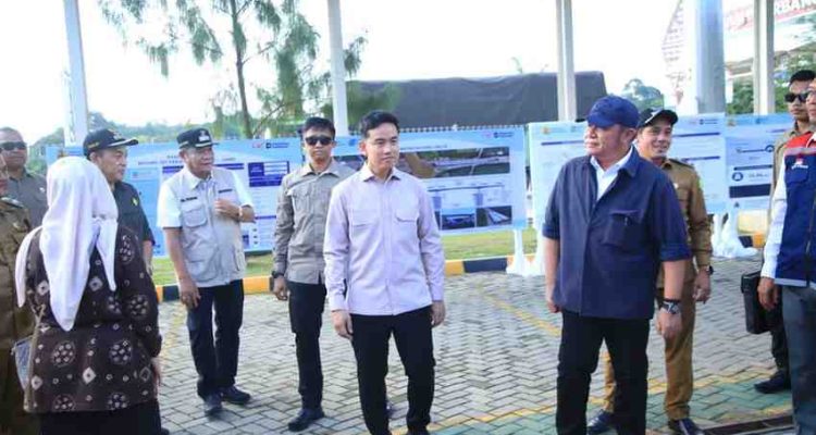 Gubernur Sumsel, Herman Deru mendampingi Wapres Gibran meninjau tol Bayunglencir -Jambi, Kamis 17/7/2026). Foto: Humas Pemprov Sumsel.