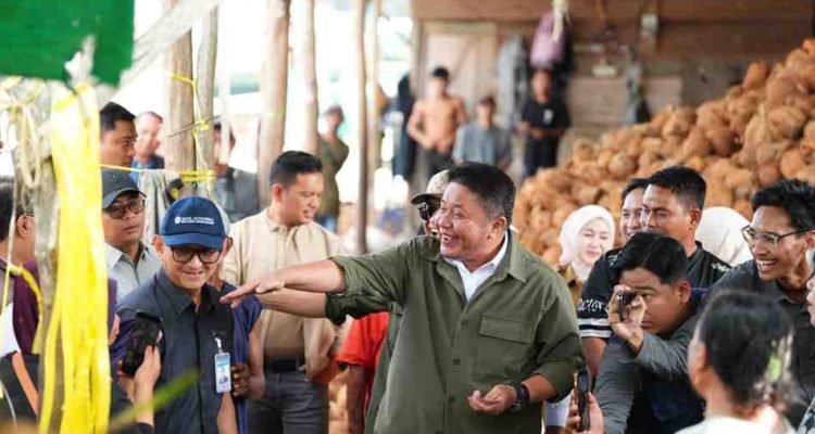 Gubernur Sumatera Selatan (Sumsel) Dr. H. Herman Deru meninjau kegiatan eksplorasi Program Sultan Muda Sumsel di Dermaga Kelapa Musi II, Palembang, Selasa (30/6/2026). Foto: Humas Pemprov Sumsel.