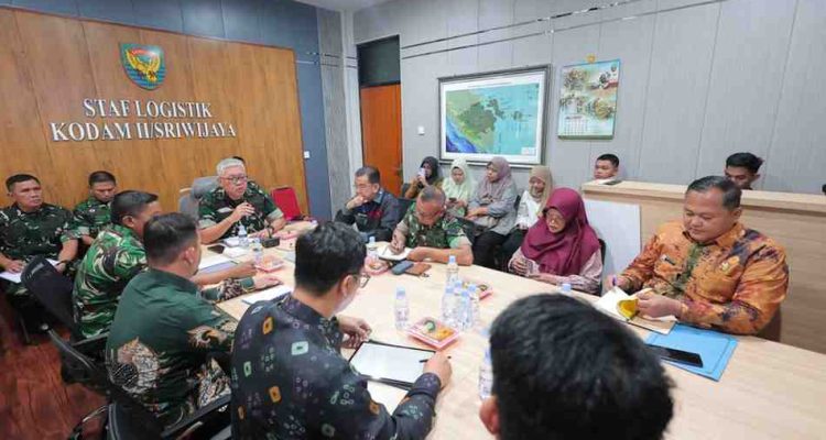 Kodam II/Sriwijaya bersama Pemerintah Kota (Pemkot) Palembang menggelar rapat koordinasi guna membahas tindak lanjut pengembangan kawasan Benteng Kuto Besak (BKB) sebagai destinasi wisata unggulan. Foto: Kominfo Palembang.