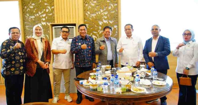Bupati Musi Banyuasin (Muba), HM Toha Tohet, SH melakukan audiensi dan rapat koordinasi dengan Menteri Koperasi Republik Indonesia, Ferry Juliantono di Kementerian Koperasi RI, Jakarta, Senin (20/7/2026). Foto: Kominfo Muba.