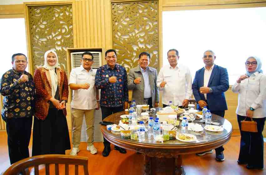 Bupati Musi Banyuasin (Muba), HM Toha Tohet, SH melakukan audiensi dan rapat koordinasi dengan Menteri Koperasi Republik Indonesia, Ferry Juliantono di Kementerian Koperasi RI, Jakarta, Senin (20/7/2026). Foto: Kominfo Muba.