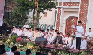 Walikota Palembang, Ratu Dewa dan para tokoh agama secvara tegs mendukung larangan bagi kelompok LGBT, yang disampaikan dalam aksi dukungan pemerintah terkait penolakan LGBT digelar di Pelataran Masjid Agung Palembang, Minggu (19/7/2026) pagi. Foto: Kominfo Palembang.
