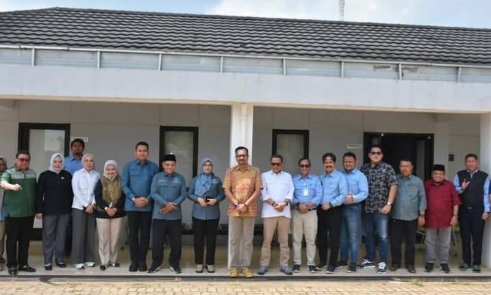 Anggota Komisi V DPRD Sumsel dan staf PT MHP saat kunker ke PT MHP di Muaraenim. Foto: Humas DPRD Sumsel.