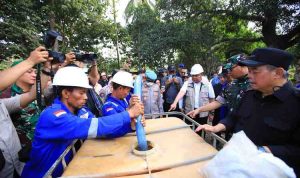 Gubernur Sumsel, Herman Deru saat memimpin Deklarasi dan Ikrar Bersama Tata Kelola Sumur Minyak Masyarakat di Desa Banjarsari, Kecamatan Merapi Timur, Kabupaten Lahat, Rabu (29/7/2026). Foto: Humas Pemprov Sumsel.