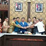 Gubernur Sumsel Herman Deru bersama konsorsium pengembang yang terdiri atas PT Pelabuhan Indonesia (Persero), PT Samudera Pasai Indonesia (SPI), dan PT Sumsel Energi Gemilang (Perseroda/SEG) di Griya Agung, Jumat (10/7/2026). Foto: Humas Pemprov Sumsel.