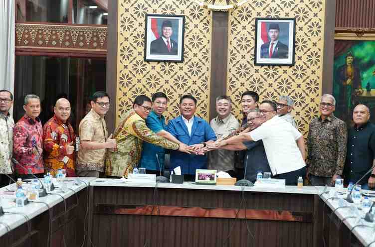 Gubernur Sumsel Herman Deru bersama konsorsium pengembang yang terdiri atas PT Pelabuhan Indonesia (Persero), PT Samudera Pasai Indonesia (SPI), dan PT Sumsel Energi Gemilang (Perseroda/SEG) di Griya Agung, Jumat (10/7/2026). Foto: Humas Pemprov Sumsel.