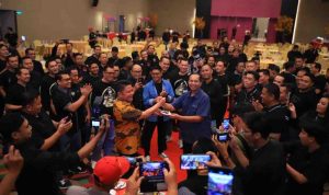 Gubernur Sumsel, Herman Deru saat menghadiri Reuni Akbar Dua Dekade alumni Sekolah Polisi Negara (SPN) Polda Sumsel Betung Gelombang I Tahun 2006 (DREGS 2006) di Hotel Zuri, Palembang, Sabtu (25/7/2026) sore. Foto: Humas Pemprov Sumsel.