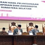 Para pimpinan DPRD Sumsel dan Wagub Cik Ujang yang memimpin paripurna tentang laporan hasil reses anggota dan pimpinan DPRD Sumsel, Senin (13/7/2027). Foto: Humas DPRD Sumsel.