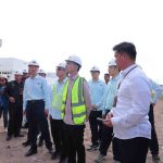 Wakil Presiden RI, Gibran Rakabuming Raka meninjau progres pembangunan Pengolahan Sampah jadi Energi Listrik (PSEL) di Jalan Keramasan Kecamatan Kertapati Palembang, Kamis (16/7/2026). Foto: Kominfo Palembang.
