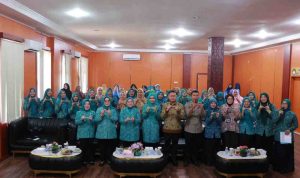 sehat (1) Ketua TP PKK Kota Palembang Dewi Sastrani Ratu Dewa saat berkunjung ke Kelurahan Srimulya, Sematang Borang, Jumat (24/7/2026). Foto: Kominfo Palembang.