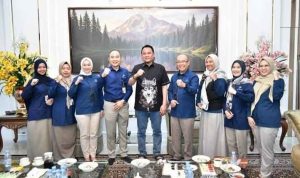 Ketua DPRD Sumsel, Andie Dinialdie menerima tim sesnsus ekonomi. Foto: Humas: DPRD Sumsel.