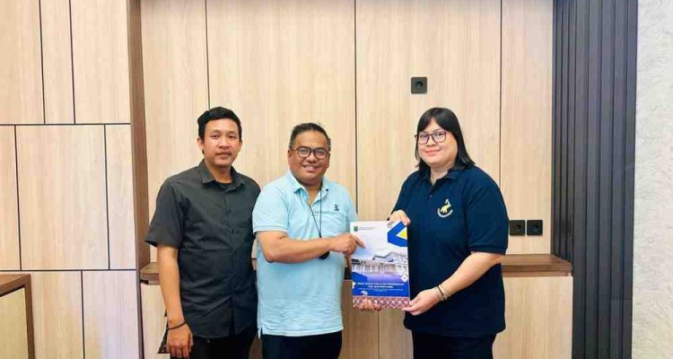 Kepala Disnakertrans Muba, Herryandi Sinulingga, AP.didampingi Kabid Hubungan Industri Faezal Pratama saat bersilaturrahim dengan dengan jajaran SKK Migas Perwakilan Sumbagsel yang diterima oleh Syafei, Kepala Departemen Formalitas dan Komunikasi SKK Migas Sumbagsel. Foto: Kominfo Muba.