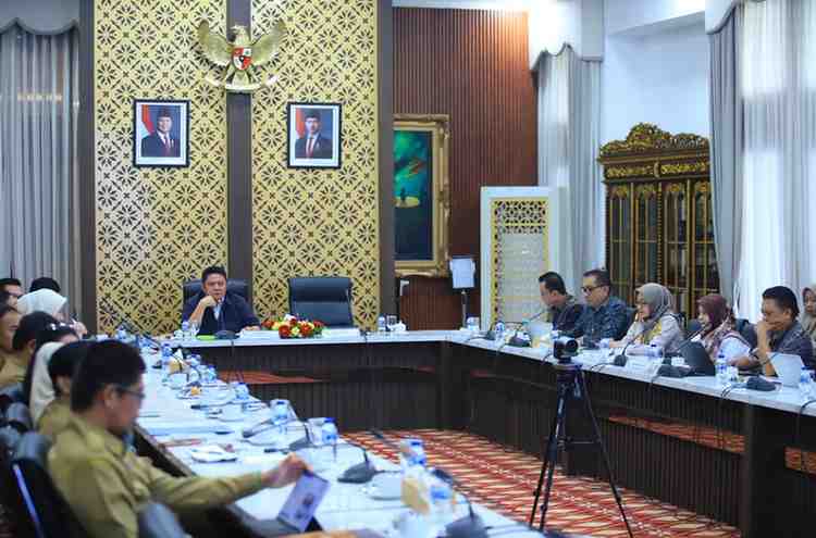 Gubernur Sumsel, Herman Deru saat memaparkan Program 100.000 Sultan Muda dalam sesi penjurian Financial Literacy Award 2026 dan Tim Percepatan Akses Keuangan Daerah (TPKAD) yang digelar secara daring dari Griya Agung Palembang, Selasa (28/7/2026). Foto: Humas Pemprov Sumsel.