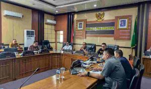 Rapat Dengar Pendapat (RDP) Umum DPRD Kabupaten Musi Banyuasin tentang Optimalisasi Peran Corporate Social Responsibility (CSR) dalam Pembangunan Kabupaten Musi Banyuasin di Ruang Rapat Badan Musyawarah DPRD Muba, Senin (31/8/2026). Foto: Kominfo Muba.