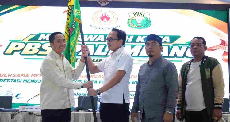 Ratu Dewa kembali terpilih secara aklamasi dalam Musyawarah Kota (Muskot) PBSI Palembang 2026 yang digelar di Emilia Hotel, Palembang, Minggu (30/8/2026). Foto: Kominfo Palembang.