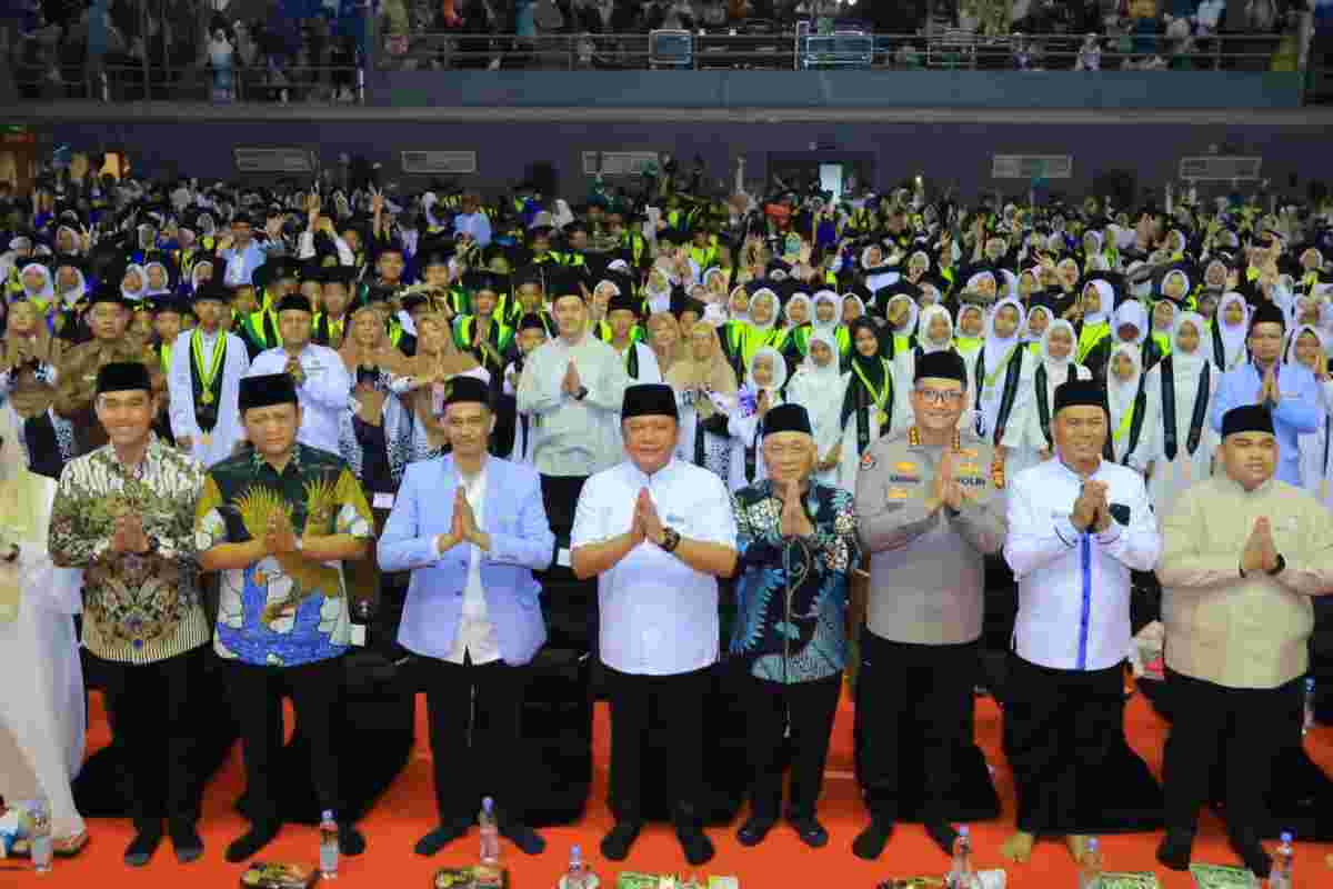 Gubernur Sumatera Selatan (Sumsel) Dr. H. Herman Deru menghadiri Tasyakuran Bebas Buta Huruf Al-Qur’an dan Wisuda Akbar 10.000 Santri TK/TPA BKPRMI di Palembang Sport and Convention Center (PSCC), Selasa (25/8/2026). Foto: Humas Pemprov Sumsel.