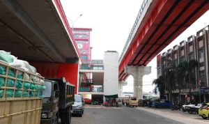 Kawasan bawah Jembatan Ampera, 7 Ulu Palembang yang akan dibanun arena dan panggung kreatuf. Foto: Kominfo Palembang.