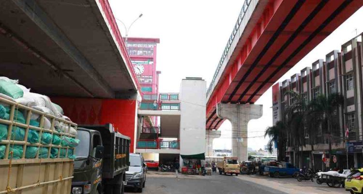 Kawasan bawah Jembatan Ampera, 7 Ulu Palembang yang akan dibanun arena dan panggung kreatuf. Foto: Kominfo Palembang.