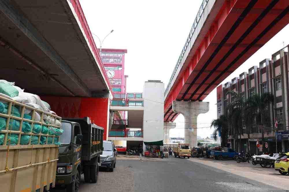 Kawasan bawah Jembatan Ampera, 7 Ulu Palembang yang akan dibanun arena dan panggung kreatuf. Foto: Kominfo Palembang.