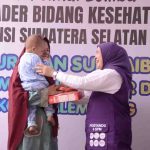 Ketua TP PKK Palembang, Dewi Sastrani saat hadir di lomba Posyandu dan Kader Bidang Kesehatan Berprestasi Tingkat Provinsi Sumatera Selatan Tahun 2026 digelar di Lorong Apolo, Kelurahan Sungai Buah, Kecamatan Ilir Timur Dua, Palembang, Jumat (21/8/2026). Foto: Kominfo Palembang.