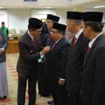 Walikjota Palembang Ratu Dewa saat melantik pengurus Baznas Kota Palembang. Foto: Kominfo Palembang.