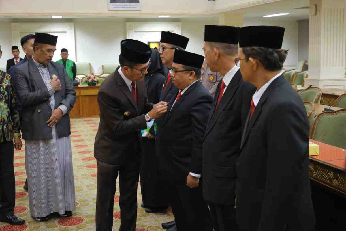 Walikjota Palembang Ratu Dewa saat melantik pengurus Baznas Kota Palembang. Foto: Kominfo Palembang.