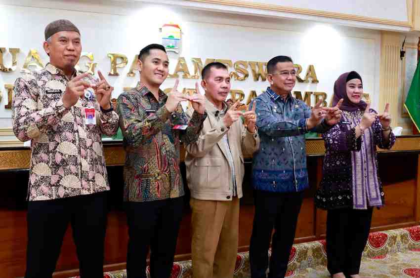 Pembukaan kegiatan Rebranding Dukcapil melalui Penyelenggaraan Jemput Bola untuk Verifikasi Kependudukan dalam rangka Perlindungan Sosial, Kamis (13/8/2026), dibuka oleh Plh Sekda Palembang, Sulaiman Amin. Foto: Kominfo Palembang.