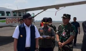 cuaca-40kb Gubernur Sumatera Selatan Dr. H. Herman Deru meninjau langsung persiapan penyemaian garam di Pangkalan TNI Angkatan Udara (Lanud) Sri Mulyono Herlambang (SMH) Palembang, Kamis (27/8/2026) siang. Foto: IG Pemprov Sumsel.
