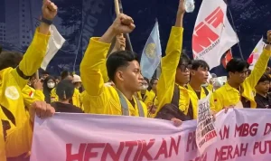 Ribuan mahasiswa menggelar akssi di Jakarta, Selasa (18//2026), yang menyurakan delapan tuntutan, diantaranya hentikan MBG dan Koperasi Merah Putih. Foto: IG bemui_official
