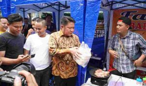 Gubernur Sumatera Selatan Dr. H. Herman Deru meresmikan VinFast Sedulur Indonesia Chapter Palembang, Minggu (30/8/2026). Foto: Humas Pemprov Sumsel.