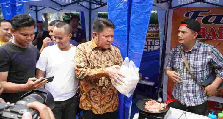 Gubernur Sumatera Selatan Dr. H. Herman Deru meresmikan VinFast Sedulur Indonesia Chapter Palembang, Minggu (30/8/2026). Foto: Humas Pemprov Sumsel.