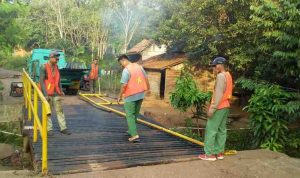 Jembatan di Jalan Poros Dusun IV, Desa Purwosari, Kecamatan Lais, yang sempat menjadi perhatian publik setelah kondisi kerusakannya viral di media sosial, kini telah selesai diperbaiki oleh Pemerintah Kabupaten Musi Banyuasin melalui Dinas Pekerjaan Umum (PU). Perbaikan telah rampung pada Jumat (31/7/2026). Foto: Kominfo Muba.