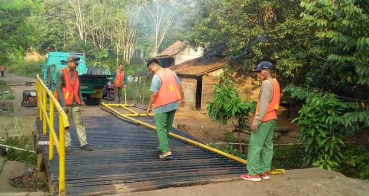 Jembatan di Jalan Poros Dusun IV, Desa Purwosari, Kecamatan Lais, yang sempat menjadi perhatian publik setelah kondisi kerusakannya viral di media sosial, kini telah selesai diperbaiki oleh Pemerintah Kabupaten Musi Banyuasin melalui Dinas Pekerjaan Umum (PU). Perbaikan telah rampung pada Jumat (31/7/2026). Foto: Kominfo Muba.
