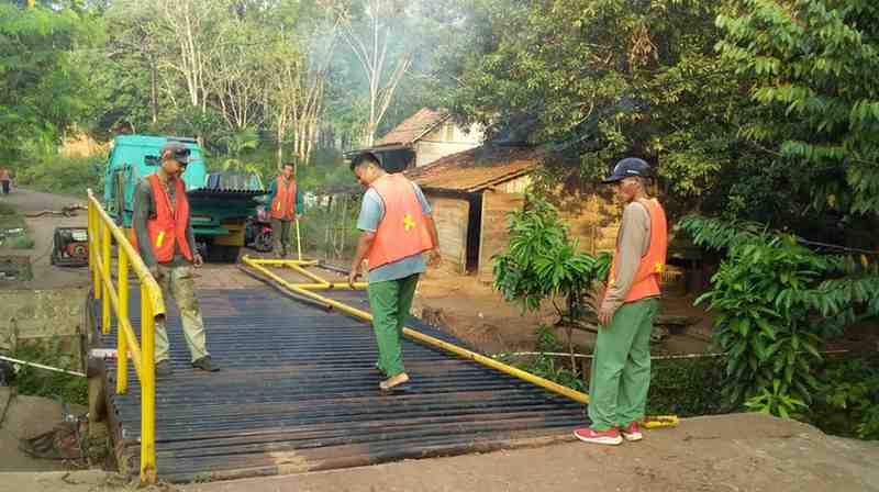 Jembatan di Jalan Poros Dusun IV, Desa Purwosari, Kecamatan Lais, yang sempat menjadi perhatian publik setelah kondisi kerusakannya viral di media sosial, kini telah selesai diperbaiki oleh Pemerintah Kabupaten Musi Banyuasin melalui Dinas Pekerjaan Umum (PU). Perbaikan telah rampung pada Jumat (31/7/2026). Foto: Kominfo Muba.