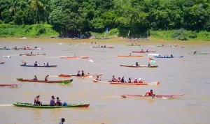 ketek Suasana lomba balap motor ketek (getek) di Sungai Musi, Kota Sekayu. Foto: Dok Pemkab Muba.