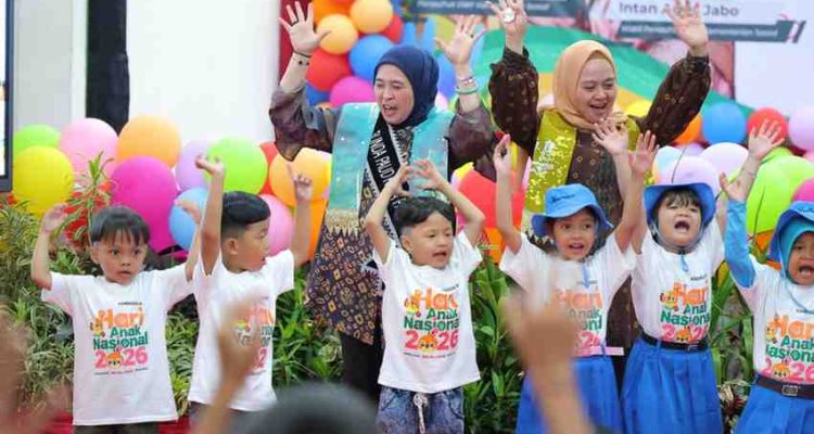 Bunda Literasi Kota Palembang, Dewi Sastrani Ratu Dewa saat hadir di Taman Anak Sejahtera Wong Kito, Selasa (11/8/2026). Foto: Kominfo Palembang.