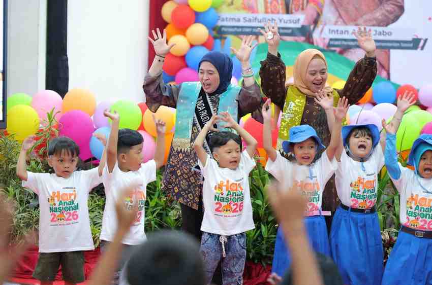 Bunda Literasi Kota Palembang, Dewi Sastrani Ratu Dewa saat hadir di Taman Anak Sejahtera Wong Kito, Selasa (11/8/2026). Foto: Kominfo Palembang.